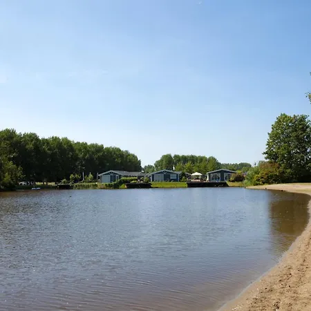 Holiday Home Droompark Buitenhuizen.7 펜션 펠선자위트