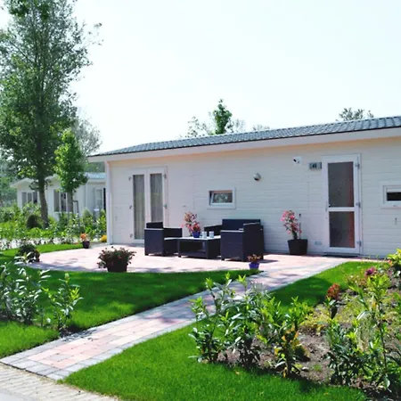 펜션 Holiday Home Droompark Buitenhuizen.7 펠선자위트