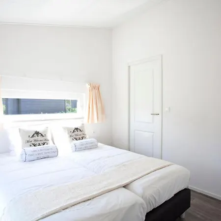 Holiday Home Droompark Buitenhuizen.7